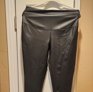 Yummie fake leather leggings